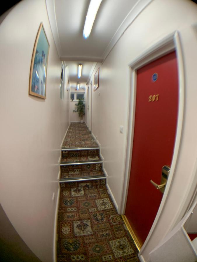 Barking Hotel Kültér fotó
